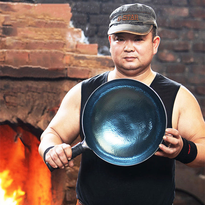 Hand-Hammered Iron Wok for Gas Stoves | Non-Stick Pan