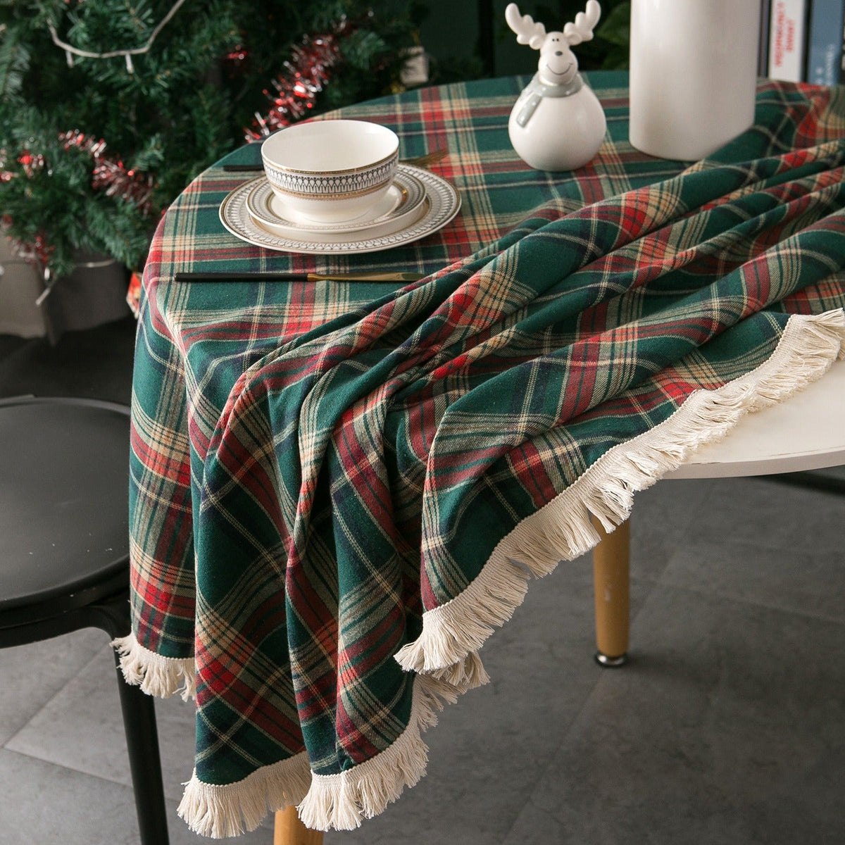 Plaid Christmas Tablecloth with Yarn-Dyed Tassel Fringe