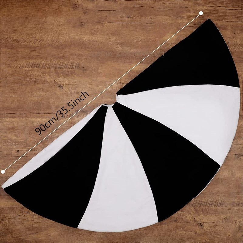Black and White Christmas Tree Skirt for Neat Decor