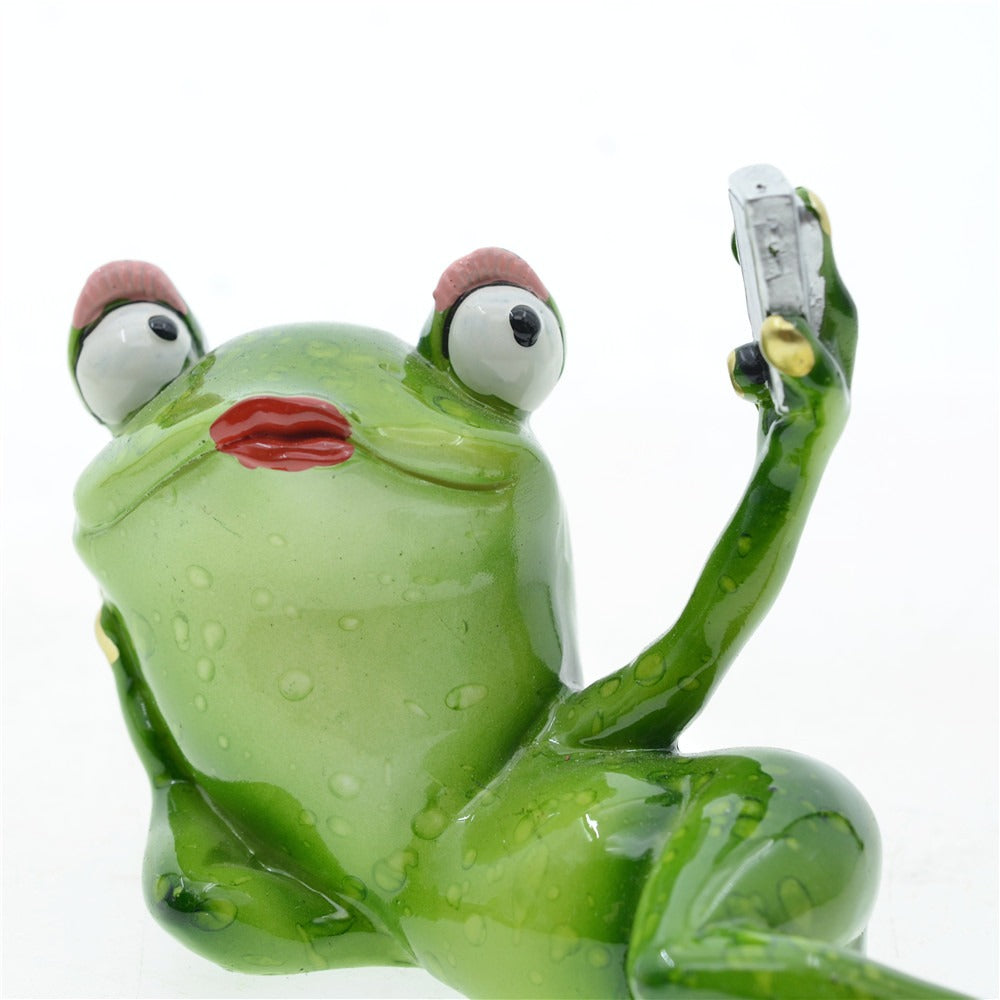 Frog Couple Resin Ornaments for Whimsical Home Decor