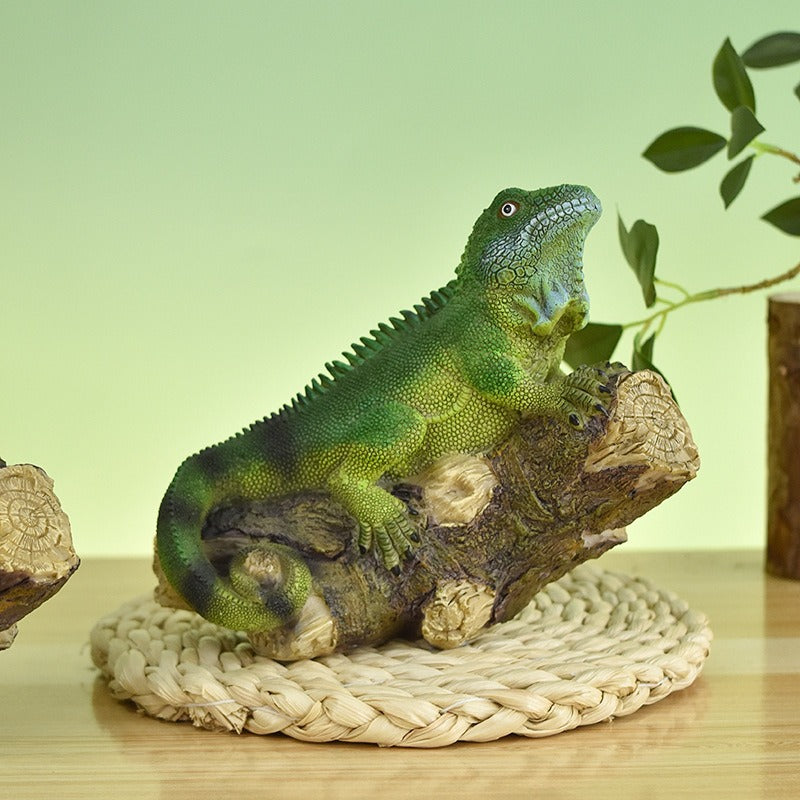 Lizard Ornament Sculpture for Nature-Inspired Displays