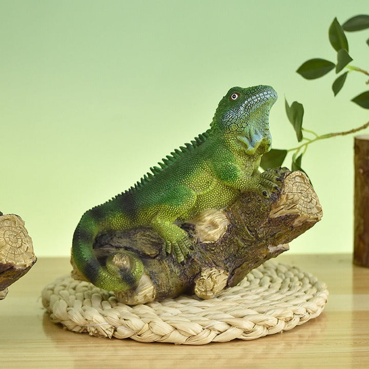 Lizard Ornament Sculpture for Nature-Inspired Displays