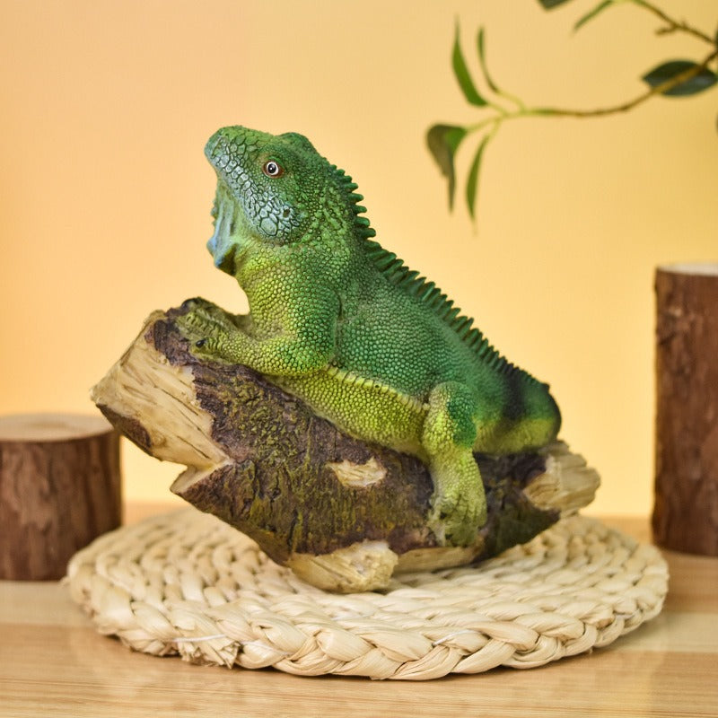 Lizard Ornament Sculpture for Nature-Inspired Displays