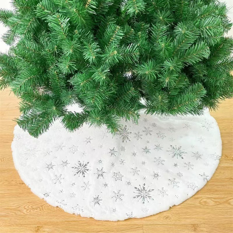 Plush Christmas Tree Skirt for Elegant Snowy Decor