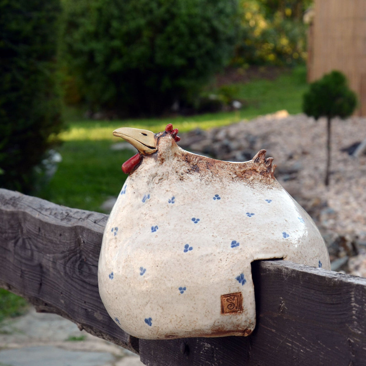 Resin Chicken Ornaments for Playful Farmhouse Decor