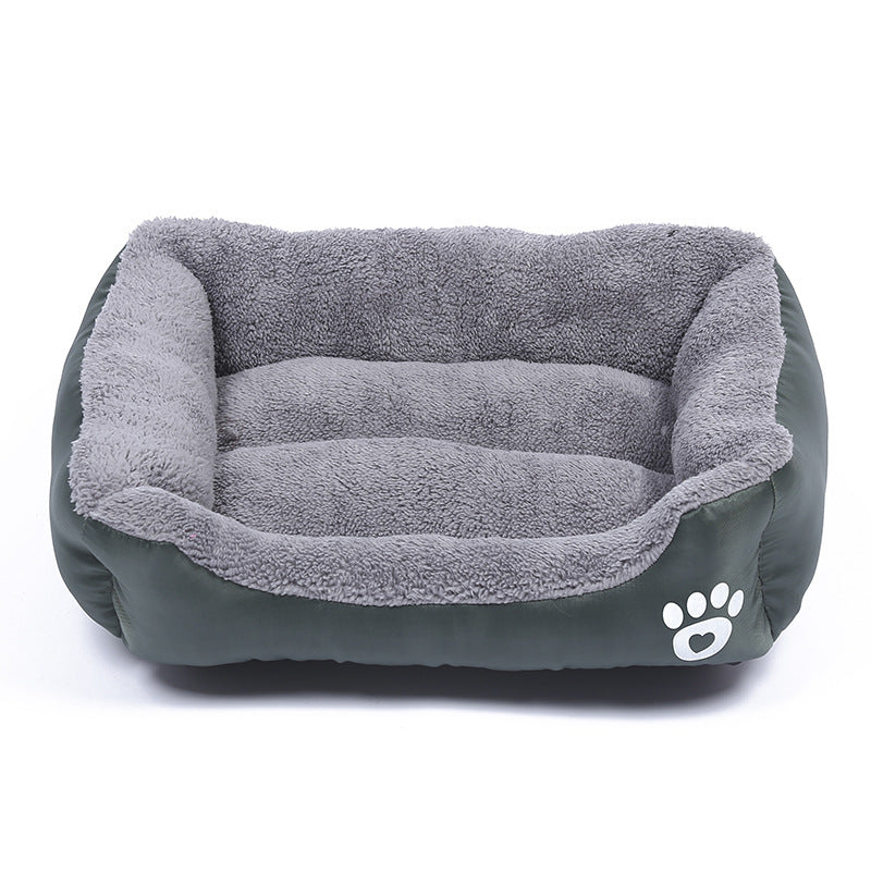 Fleece Pet Bed with Waterproof Bottom for Cozy Rest