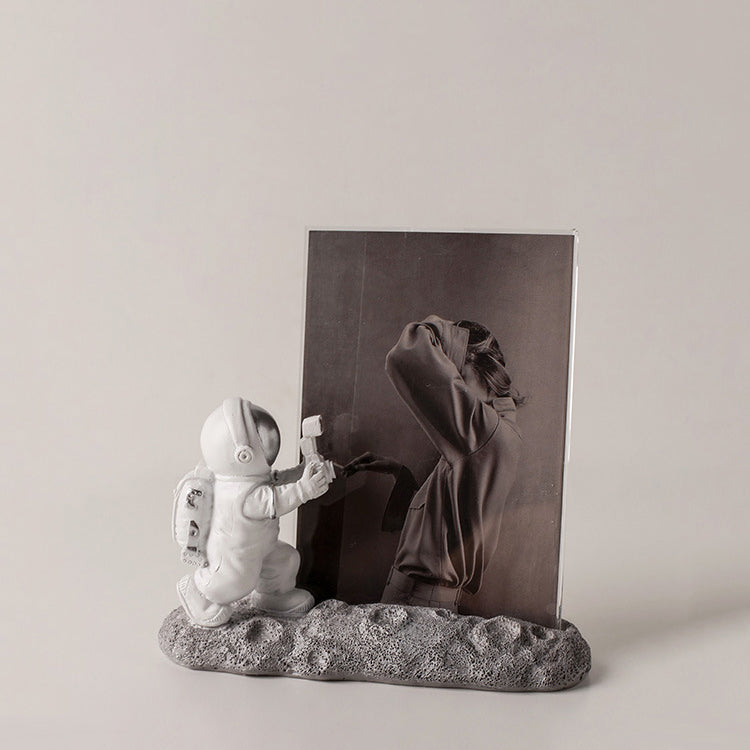 Astronaut Moon Decor for Whimsical Nordic Home Rooms