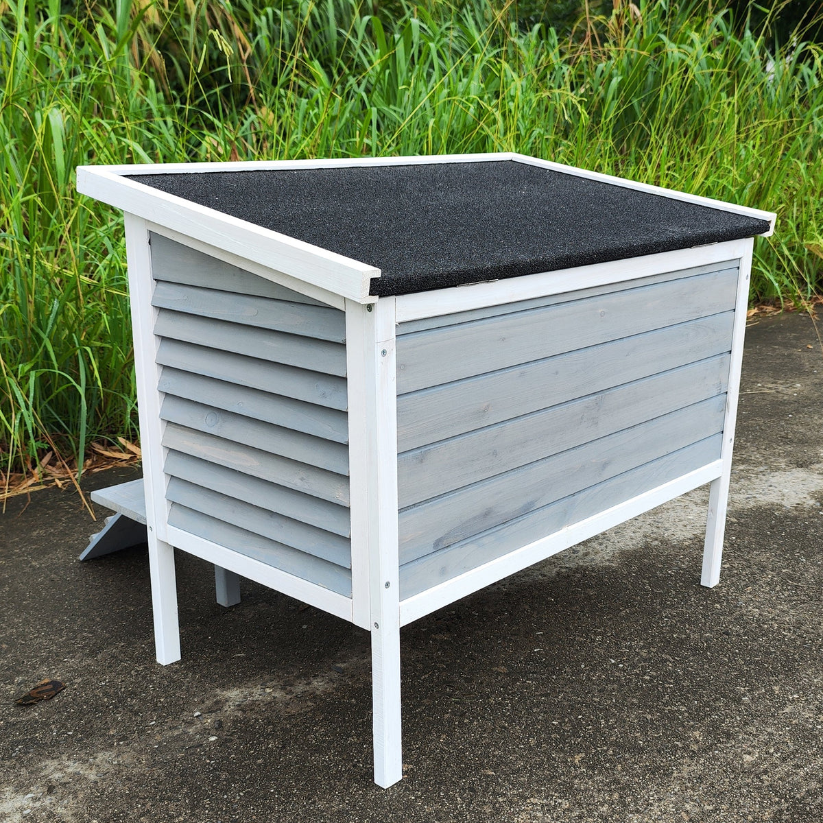 Breathable Outdoor Cat House with Porch Deck & Ramp