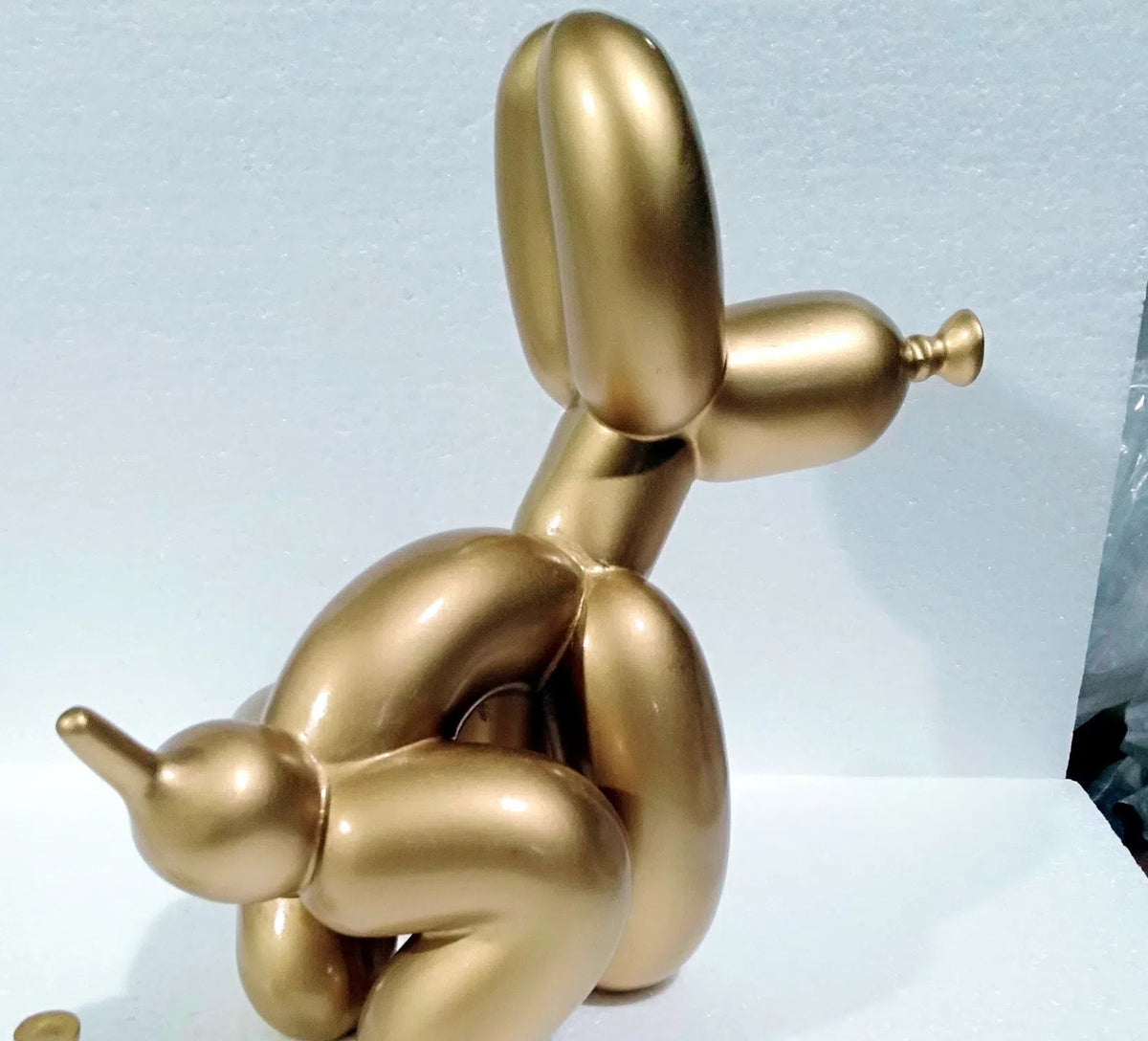 Poop Balloon Dog Sculpture – Playful Gold Home Decor