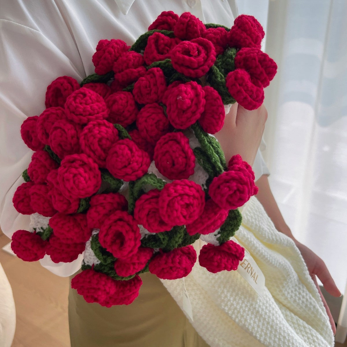 Rose Bouquet Blanket – Handwoven Floral Cozy Decor