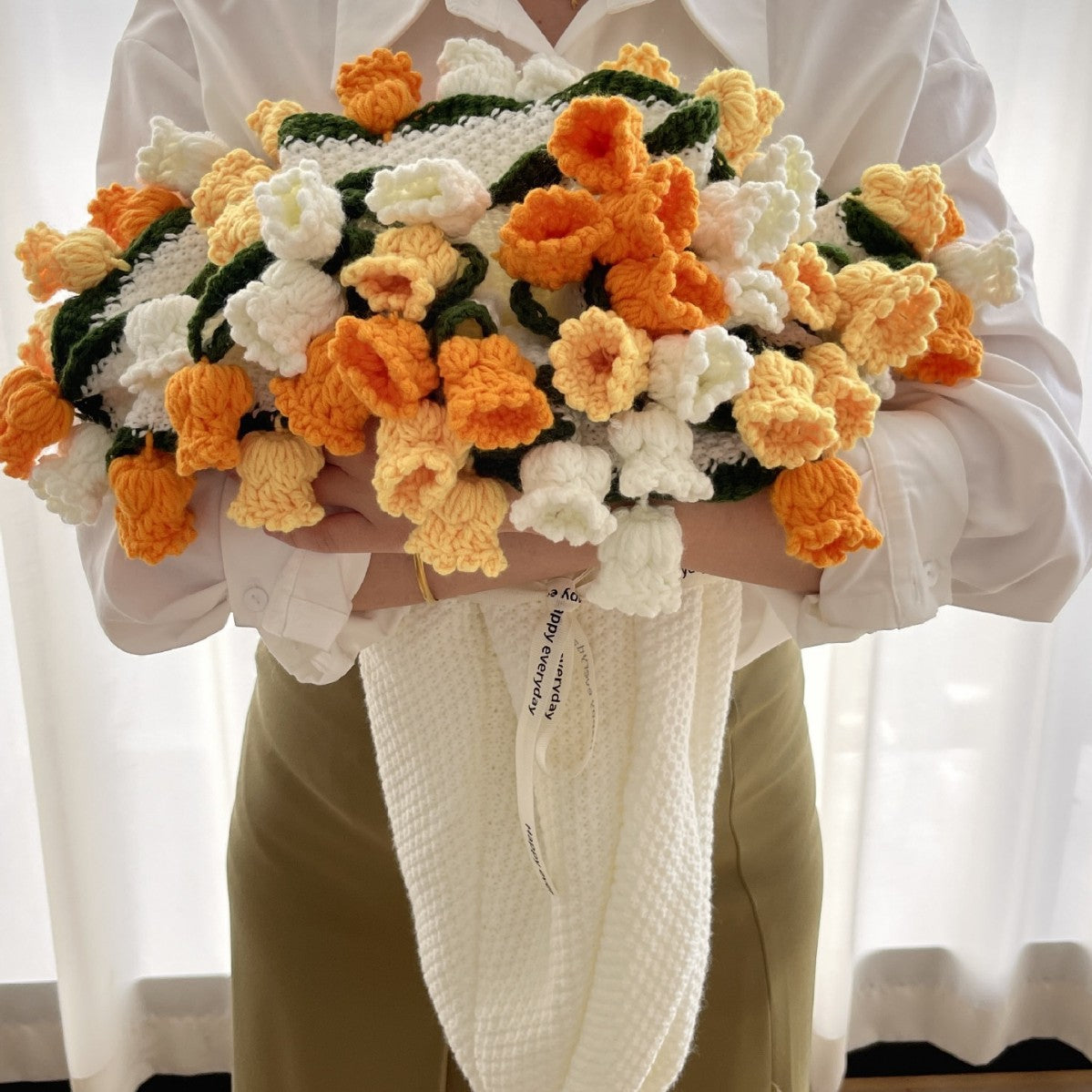 Rose Bouquet Blanket – Handwoven Floral Cozy Decor