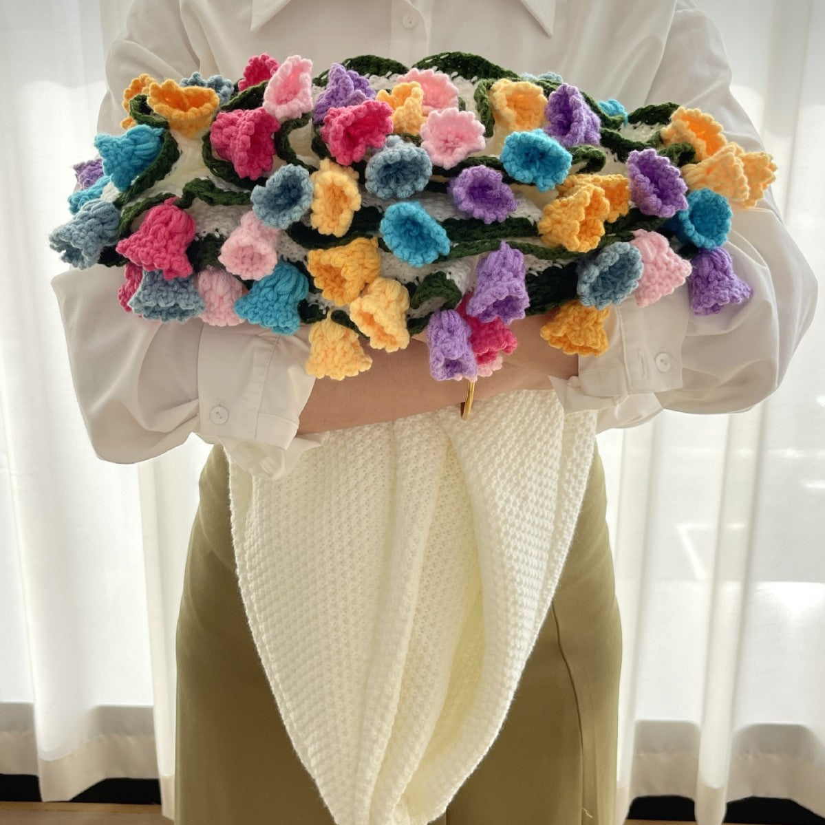 Rose Bouquet Blanket – Handwoven Floral Cozy Decor