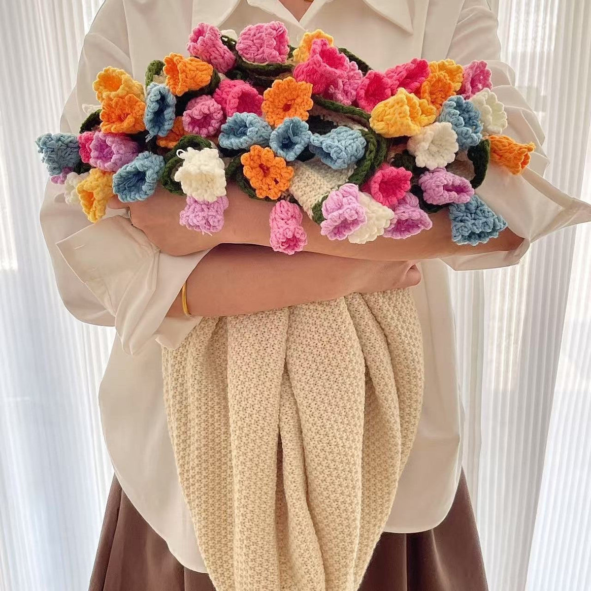 Rose Bouquet Blanket – Handwoven Floral Cozy Decor