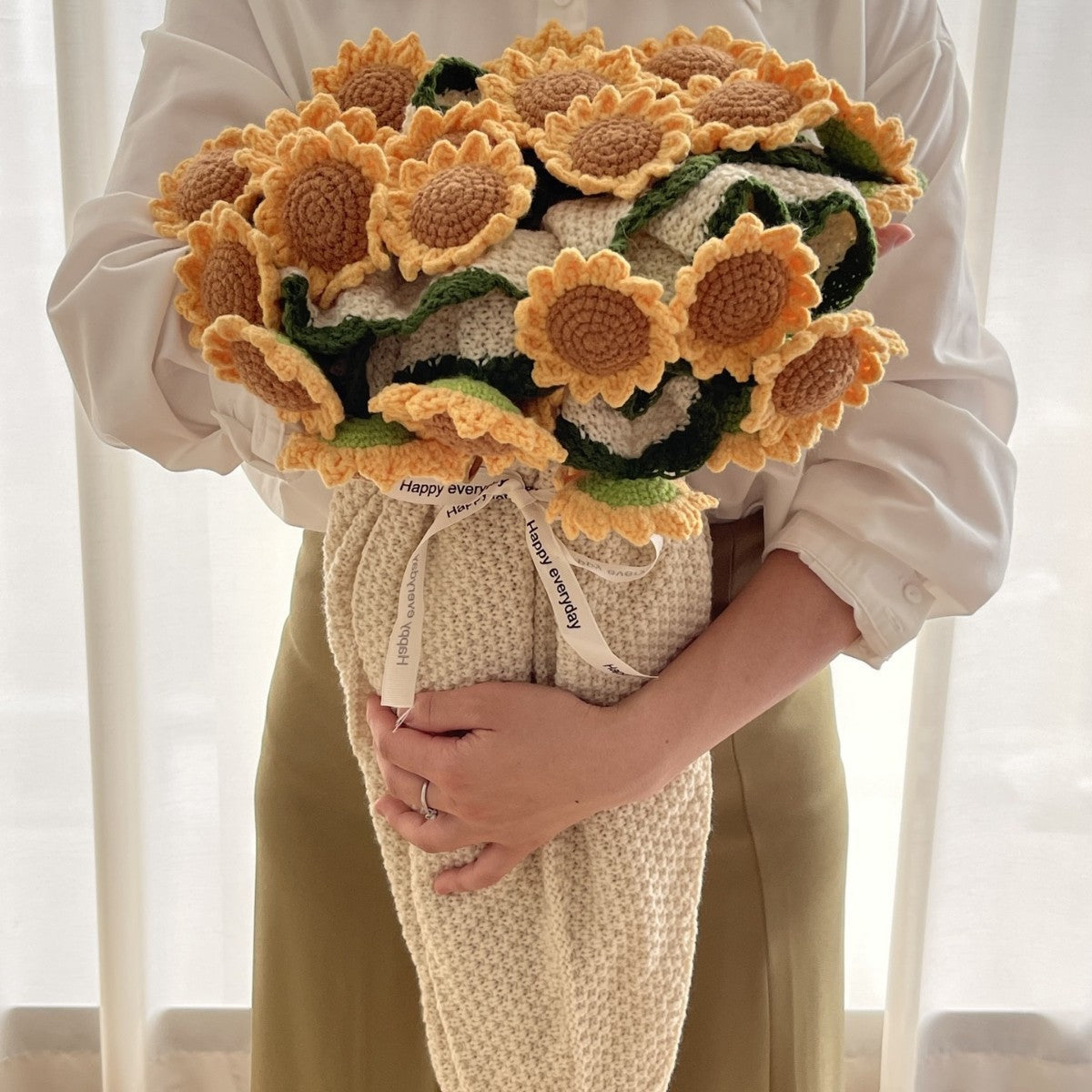 Rose Bouquet Blanket – Handwoven Floral Cozy Decor