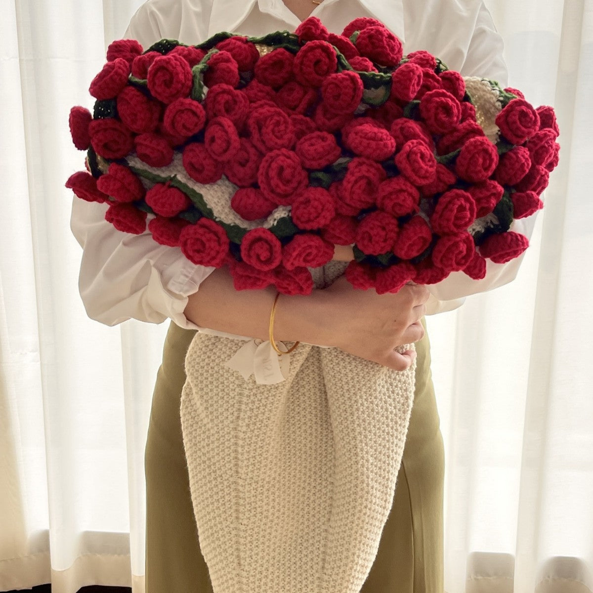 Rose Bouquet Blanket – Handwoven Floral Cozy Decor