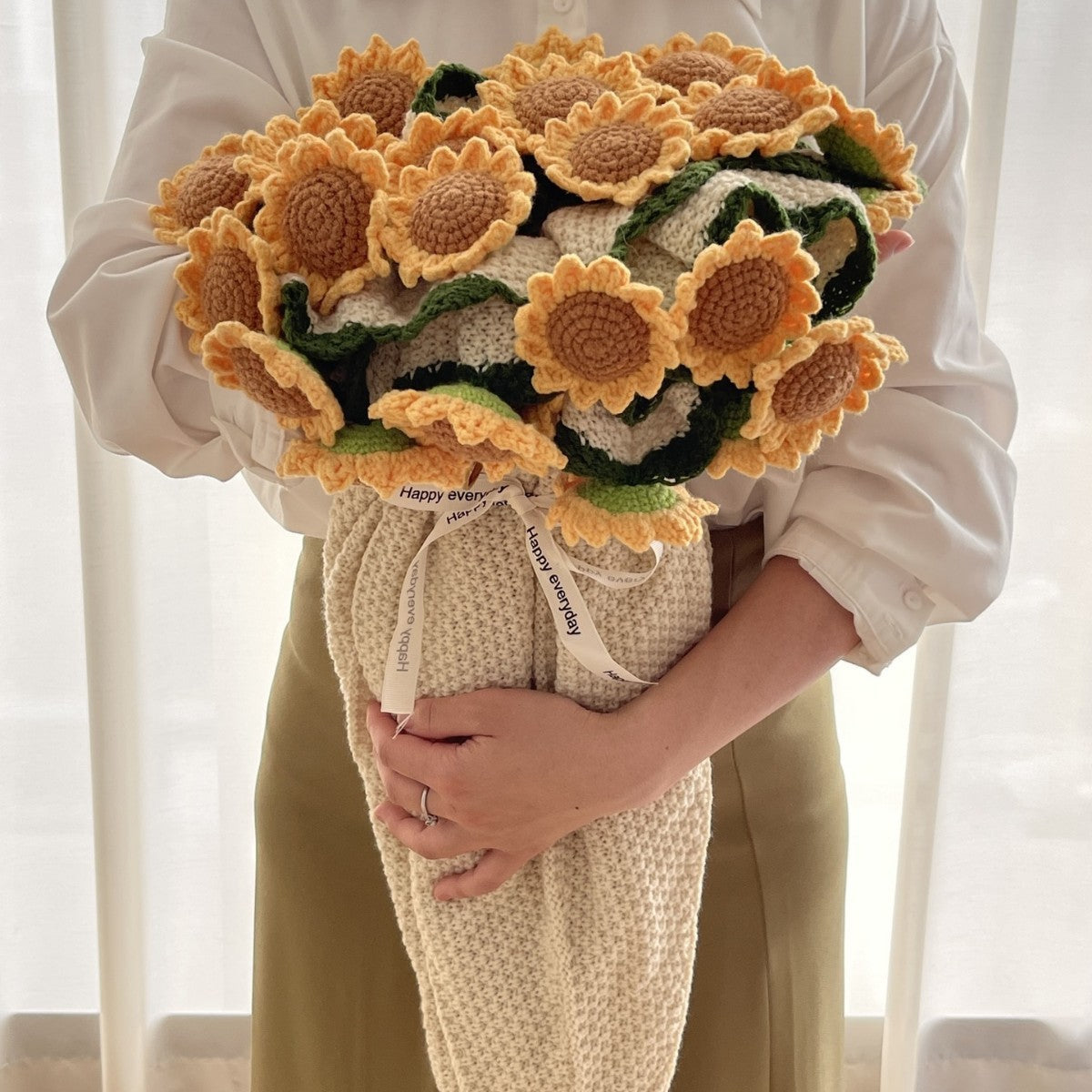 Rose Bouquet Blanket – Handwoven Floral Cozy Decor