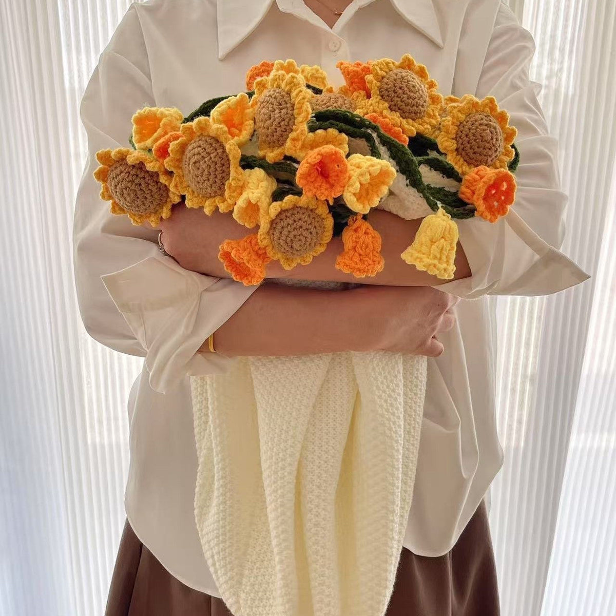 Rose Bouquet Blanket – Handwoven Floral Cozy Decor