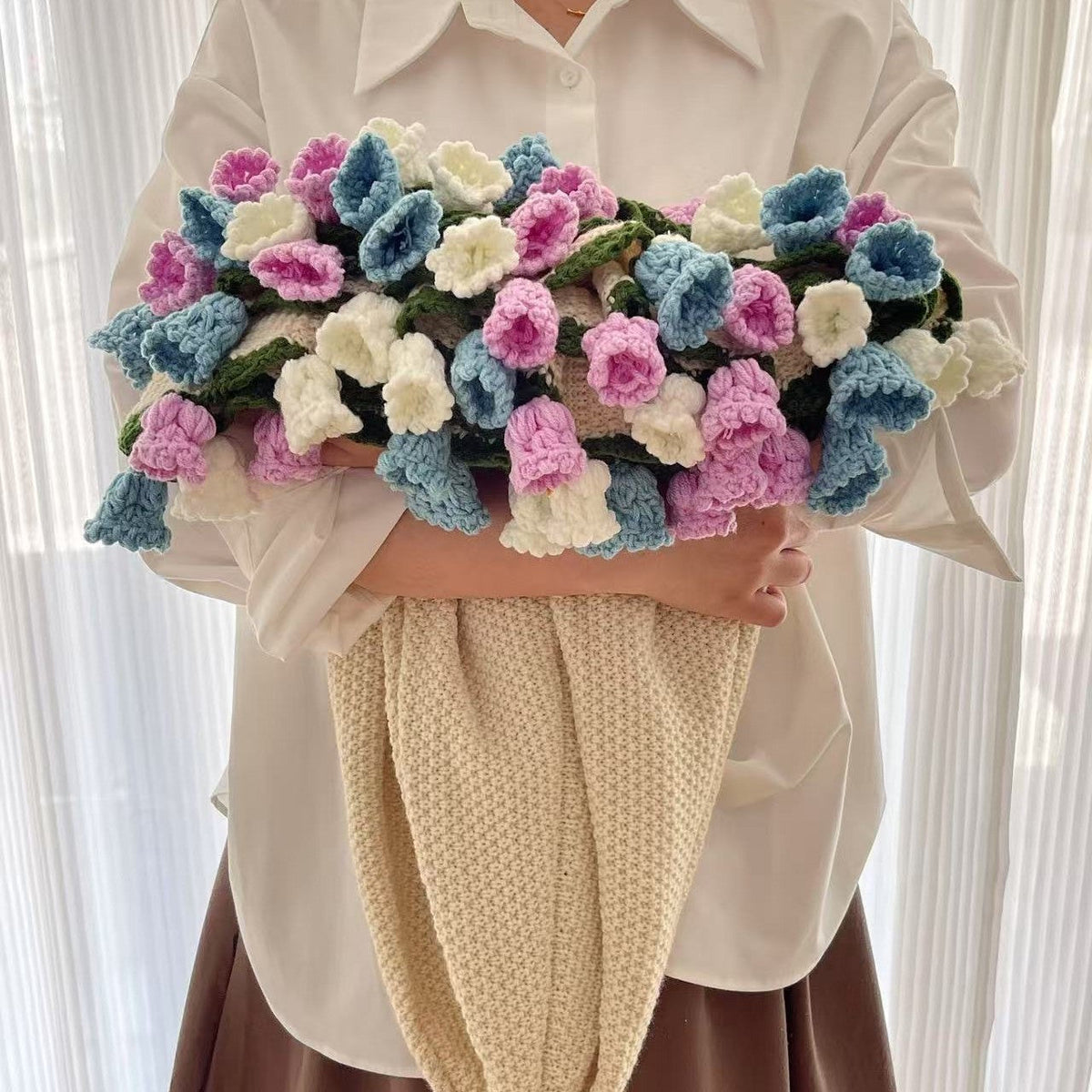 Rose Bouquet Blanket – Handwoven Floral Cozy Decor