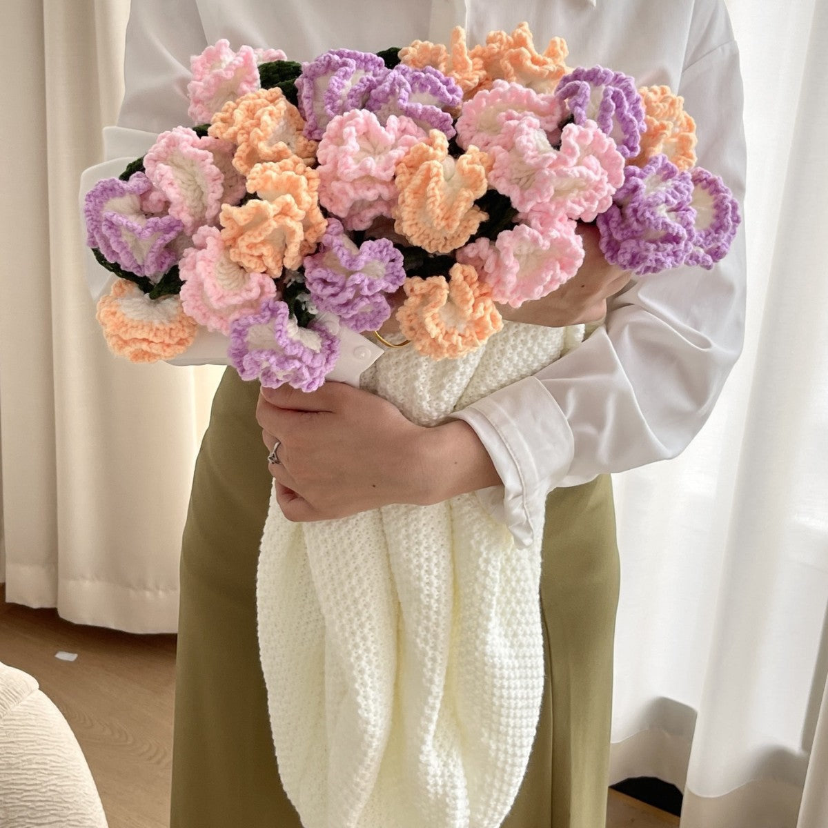 Rose Bouquet Blanket – Handwoven Floral Cozy Decor
