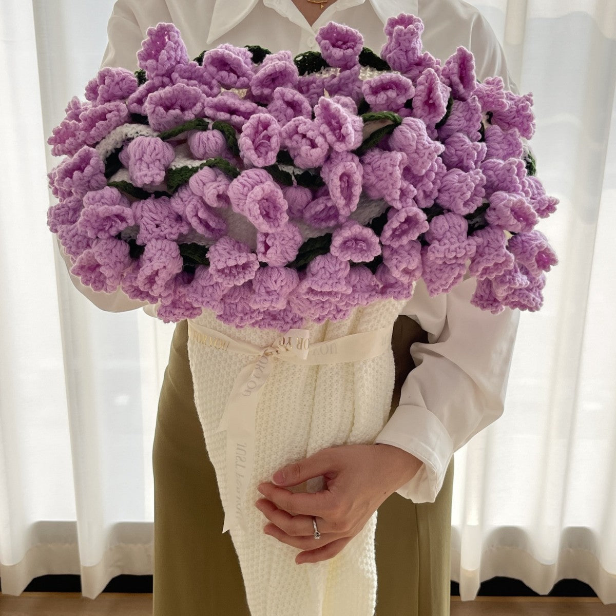 Rose Bouquet Blanket – Handwoven Floral Cozy Decor
