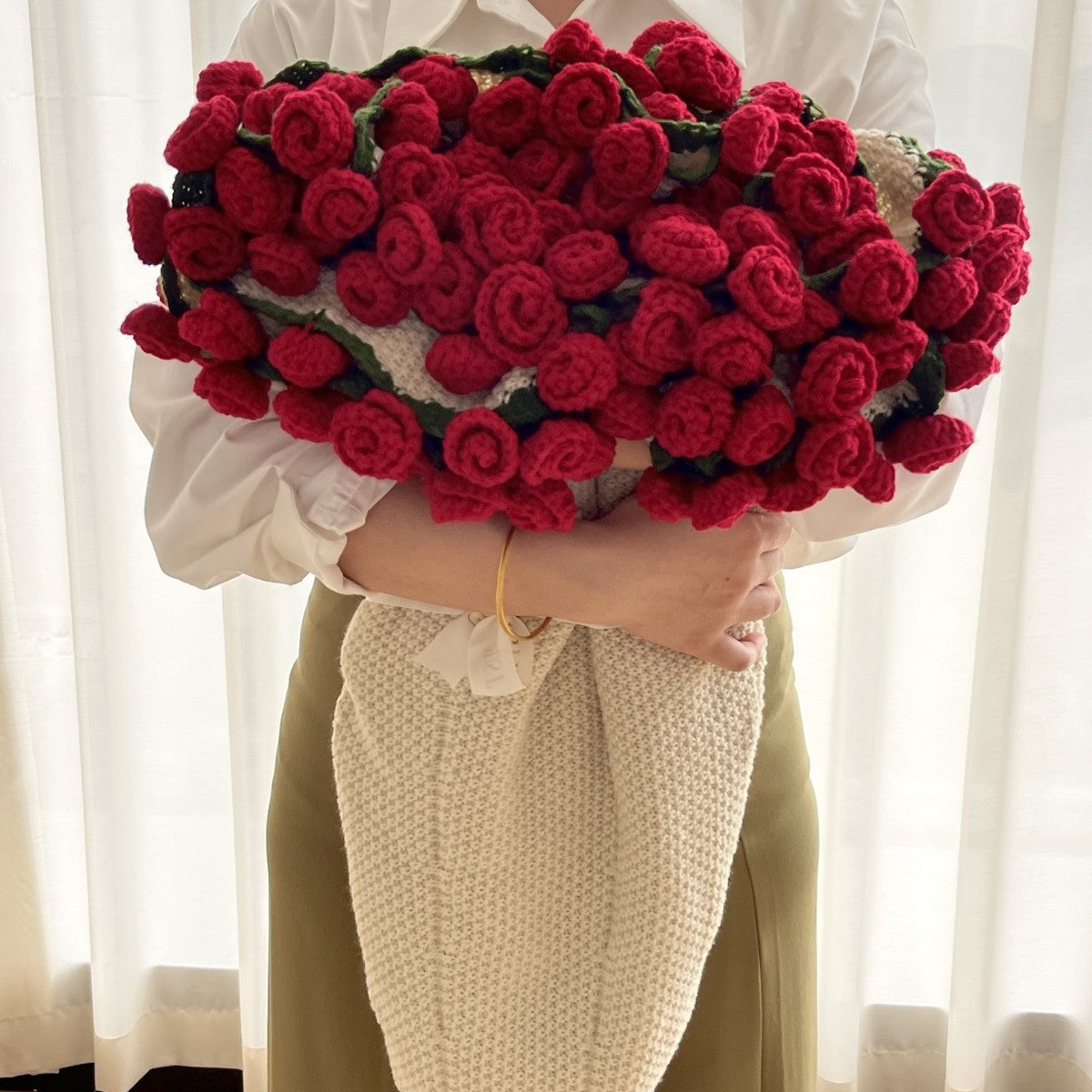 Rose Bouquet Blanket – Handwoven Floral Cozy Decor