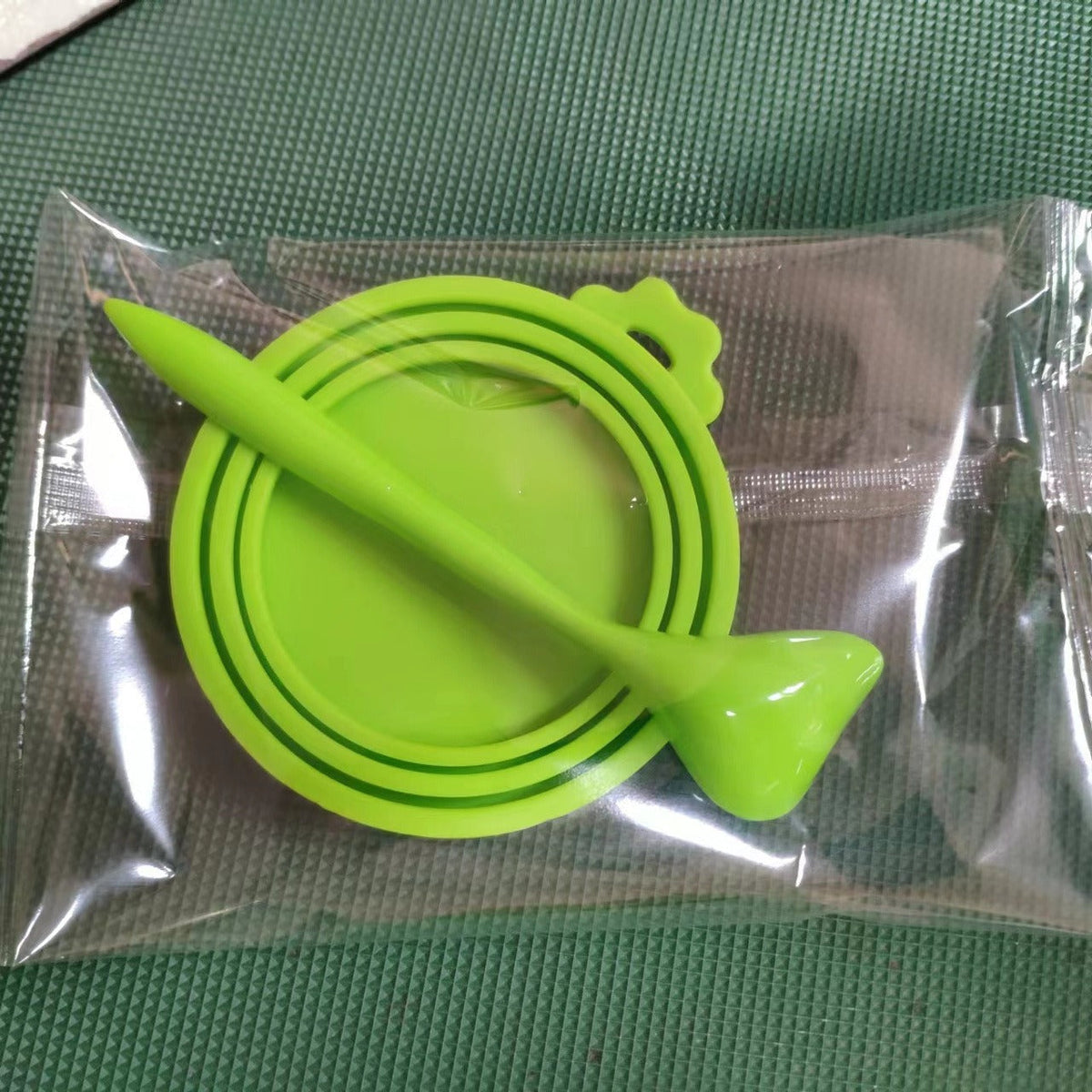 Reusable Pet Can Lid With Spoon for Fresher Storage