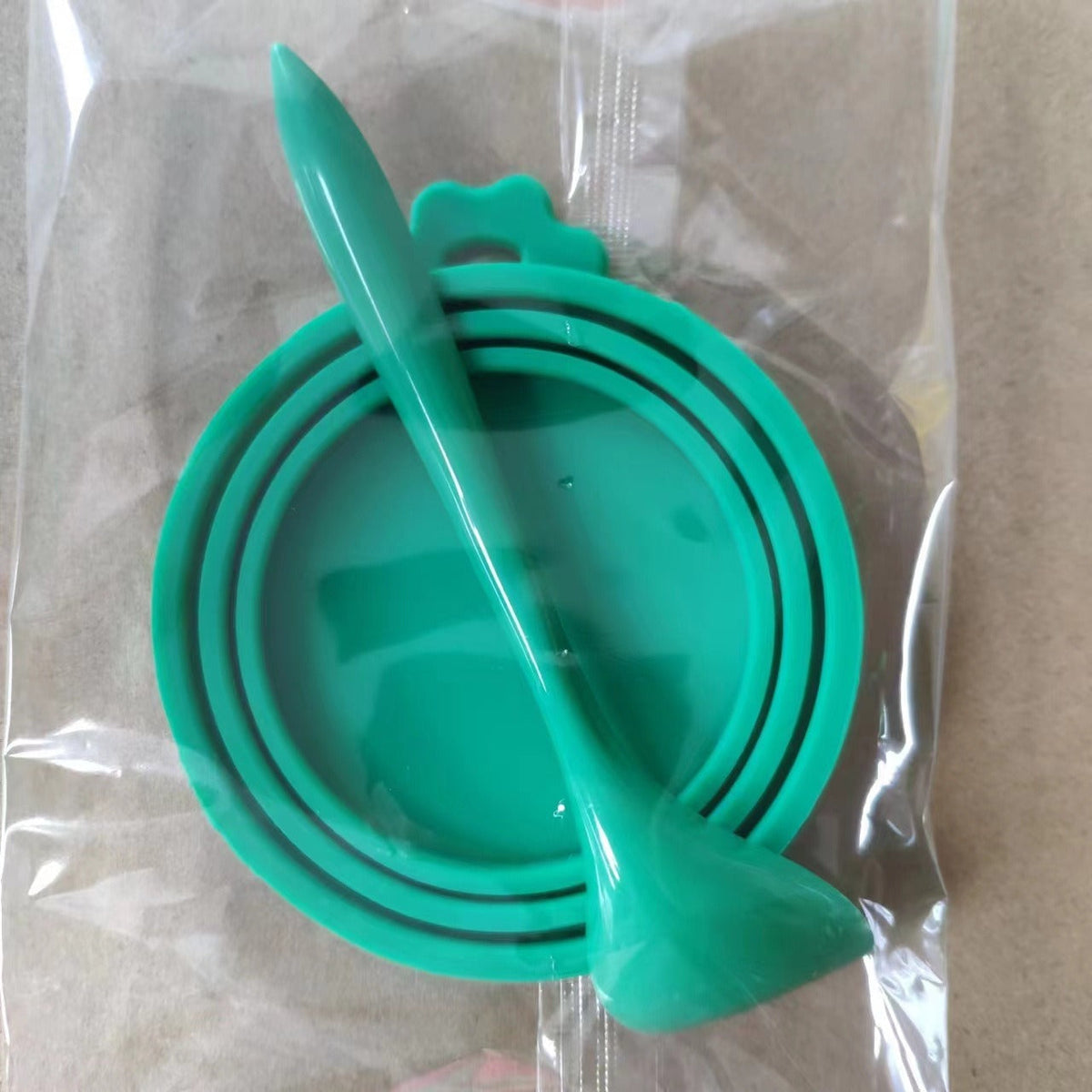 Reusable Pet Can Lid With Spoon for Fresher Storage