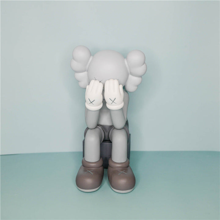 Collectible Art Toy Ornament With Distinctive Shelf Style