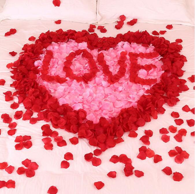 Artificial Rose Petals for Romantic Wedding Decorations